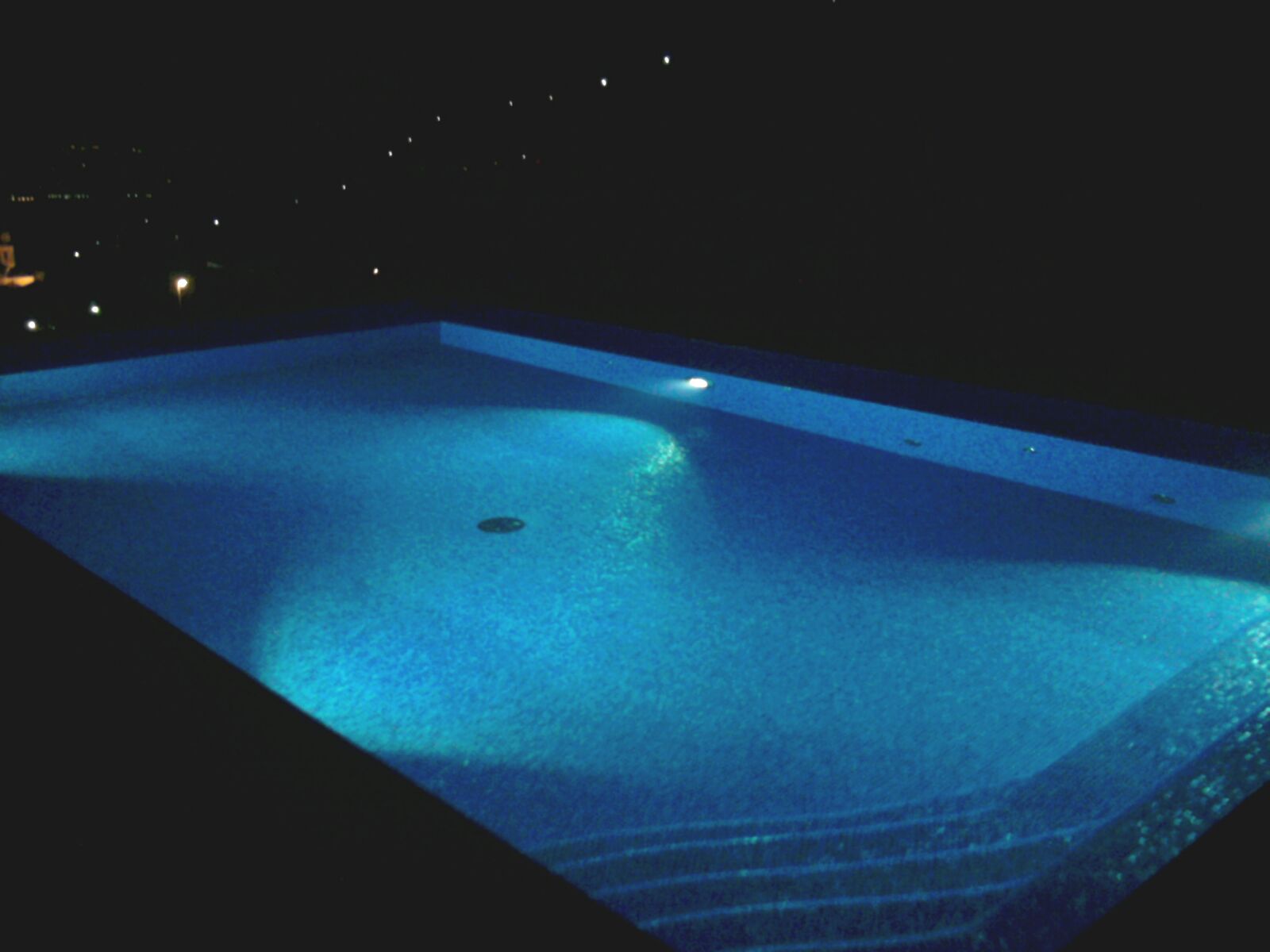 Piscine con illuminazione led colorata