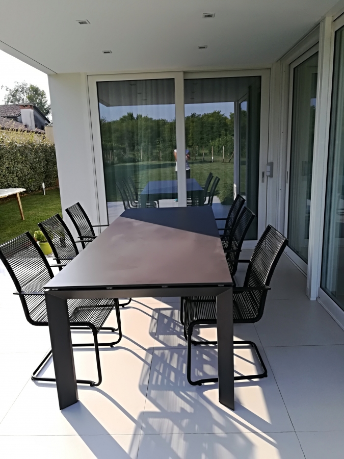 Tavolo in alluminio di design per esterni