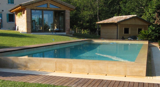 Rivestimento in pietra naturale per piscina